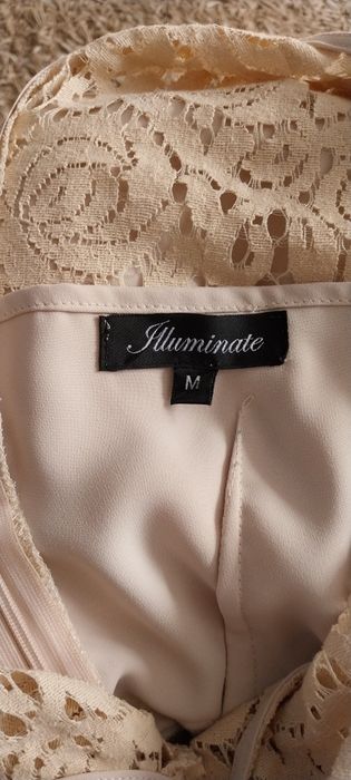 Elegancka sukienka z koronką