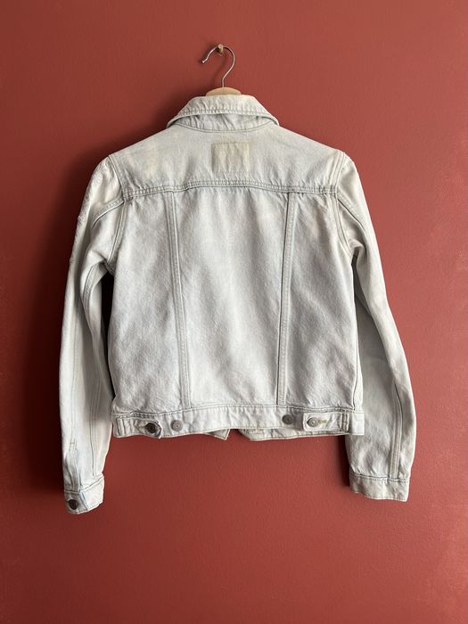 kurtka katana jeansowa jasna z haftem kwiaty na rękawach Levi’s S