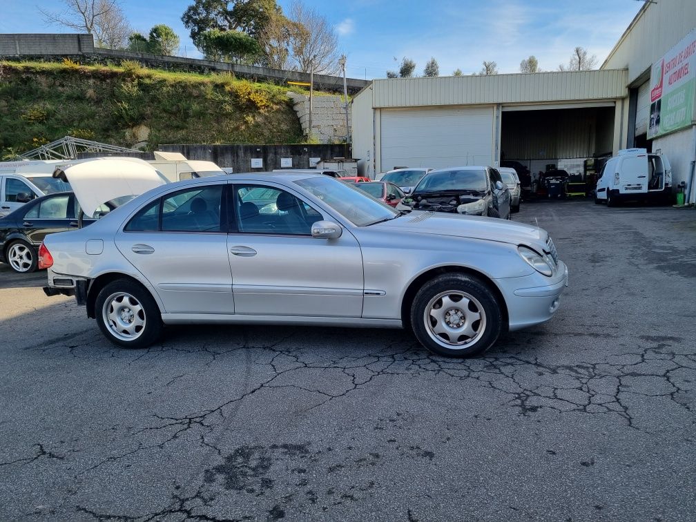 Mercedes-Benz W211 E220 CDi Classic de 2003 para peças