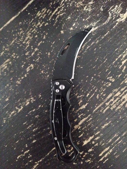 Nóż typu karambit