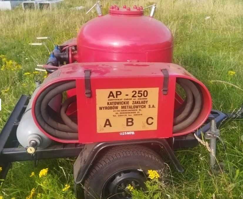 Przyczepa przyczepka AGREGAT GAŚNICZY proszkowy na przyczepie AP 250.