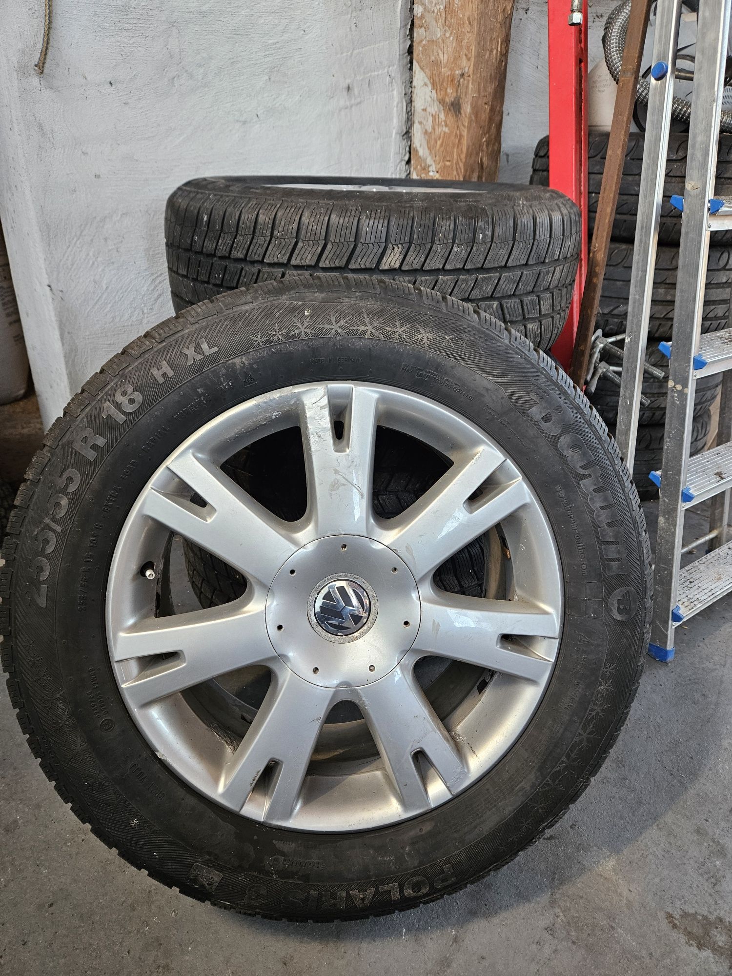 Komplet opon zimowych z felgami 255/55 R18