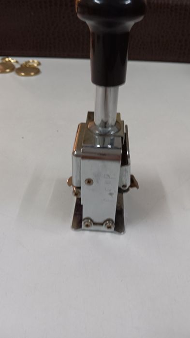 Antigo datador todo em metal excelente estado!