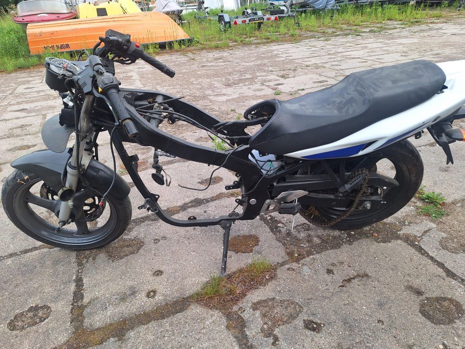 Suzuki GS500F w całości