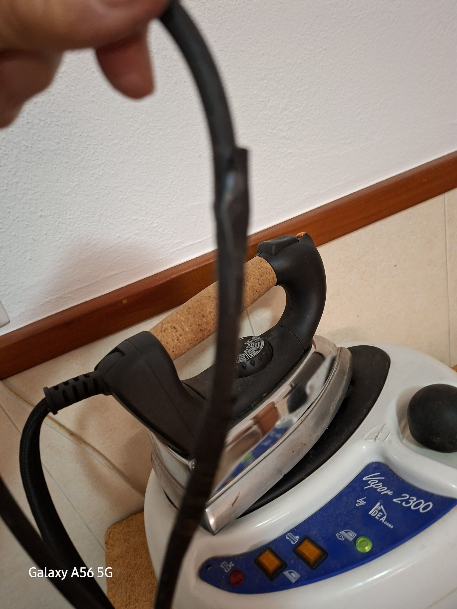 Ferro a vapor com caldeira