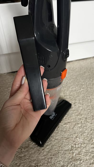 Пилосос вертикальний