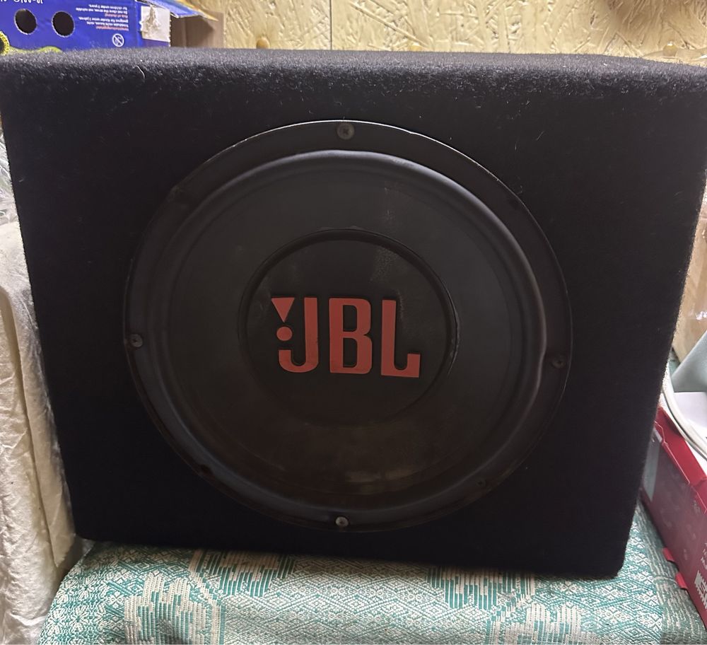 сабвуфер JBL CS12