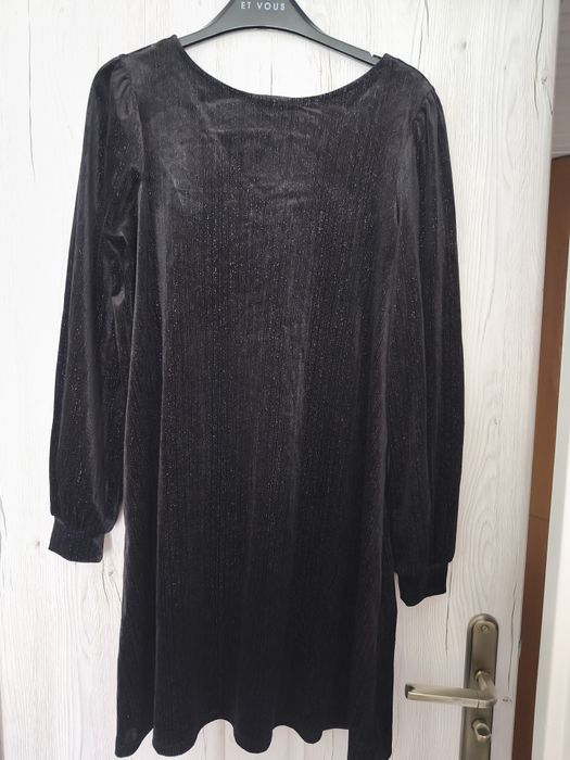 Czarna sukienka Mohito