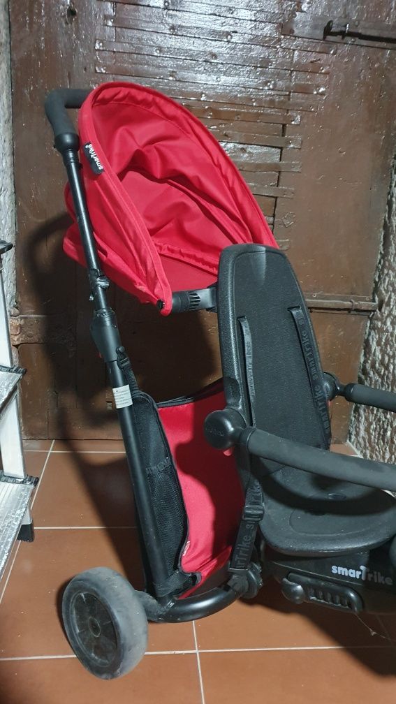 Triciclo vermelho