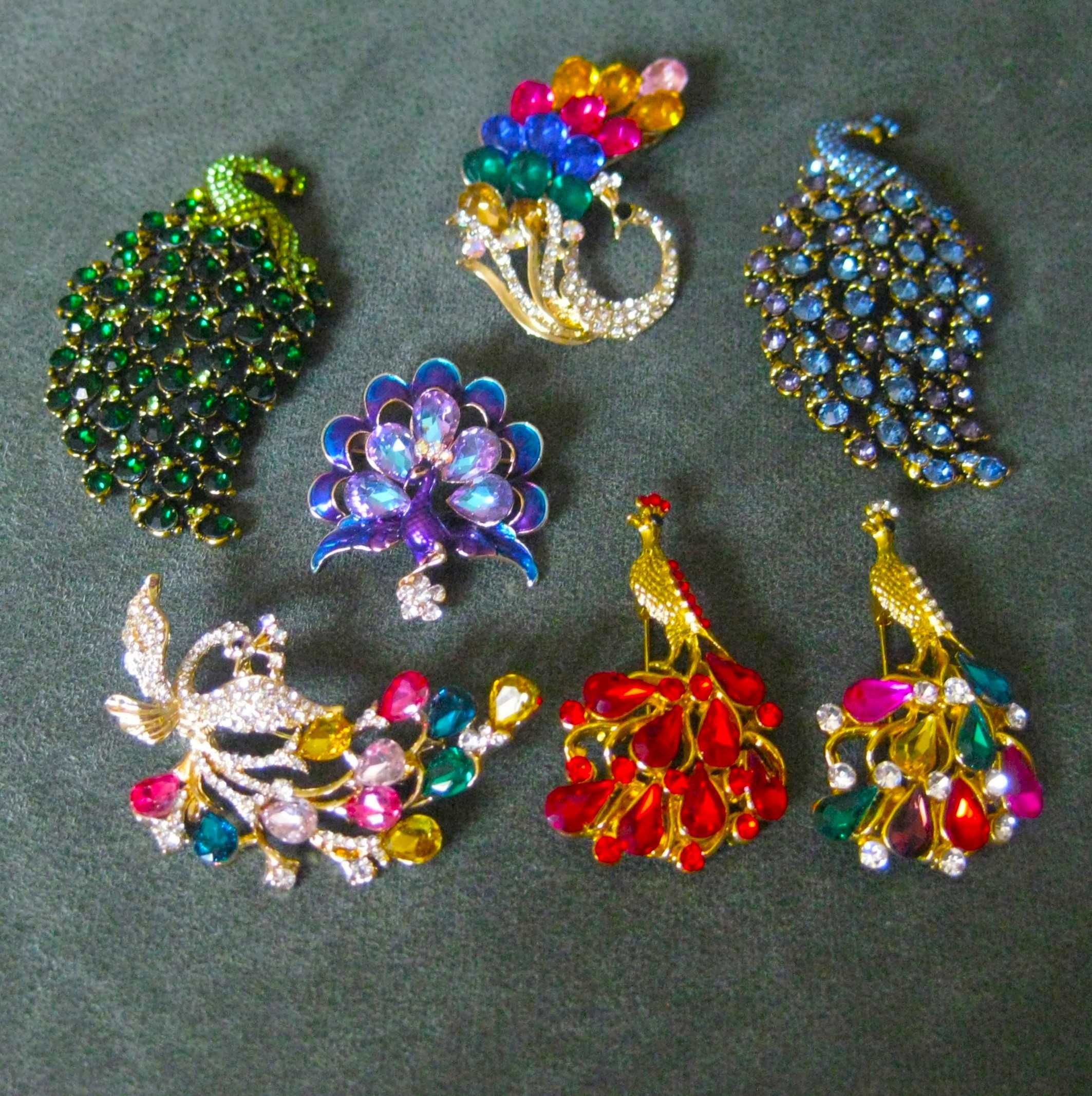 Alfinete / Broche / Pregadeira Pavão Pavão c/ Pedras Vermelhas NOVO