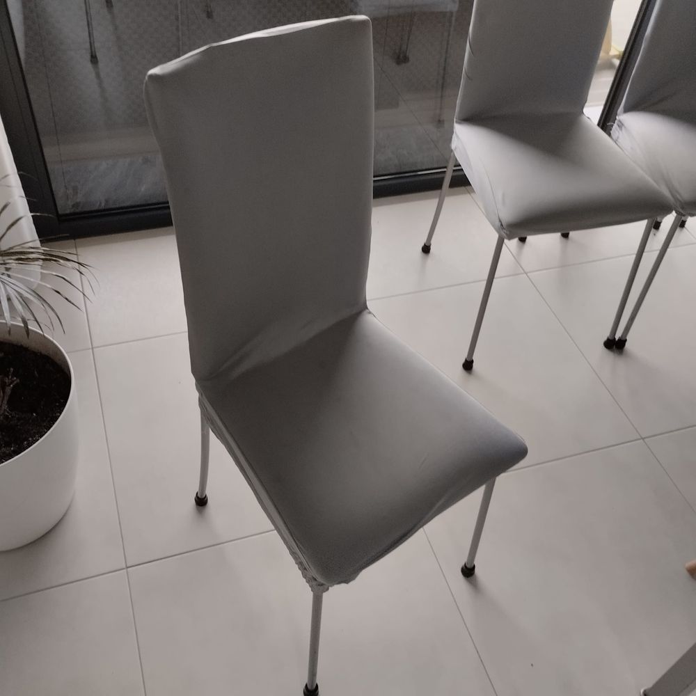6 cadeiras de sala com capas cinzentas
