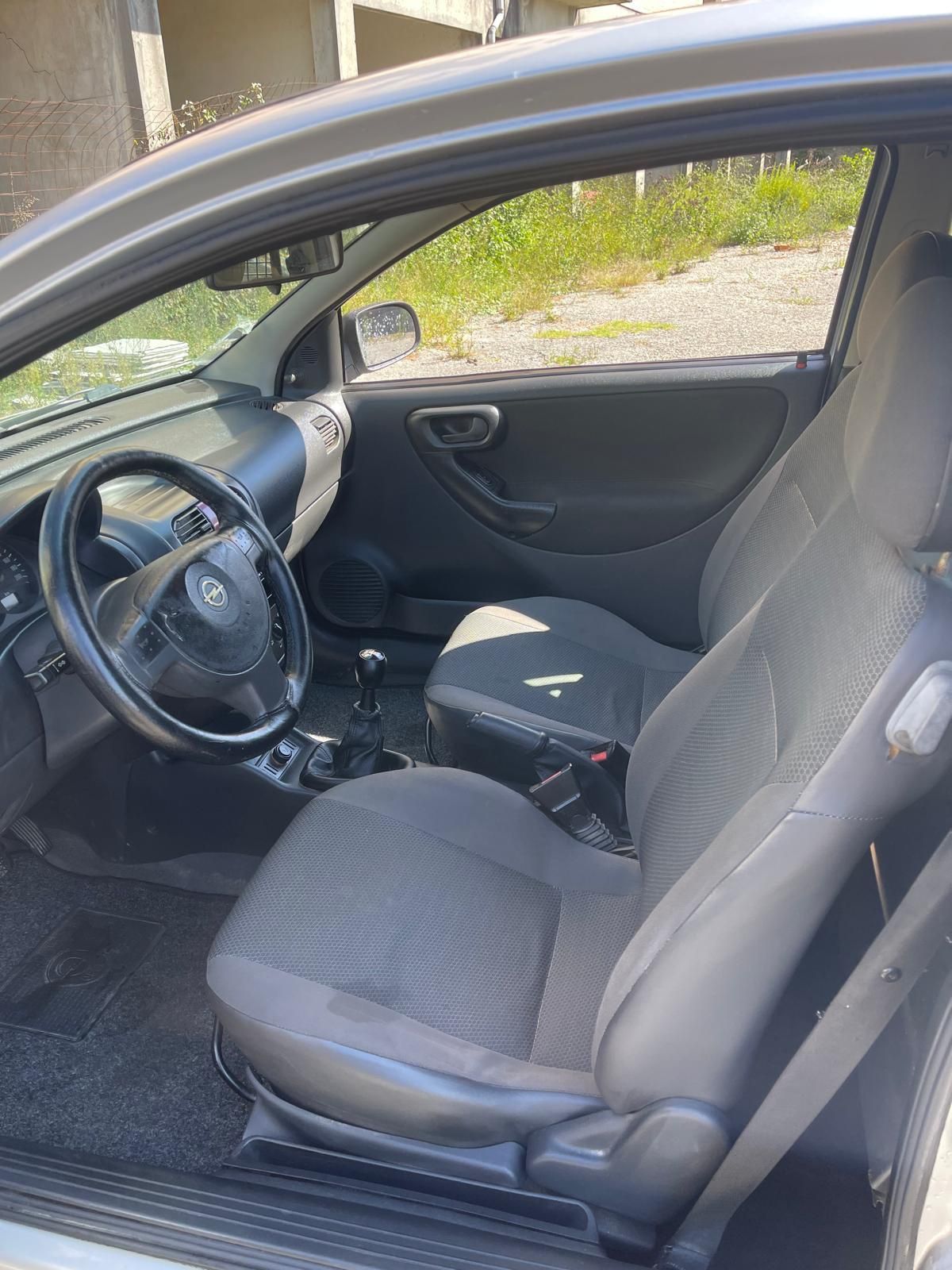 Vendo corsa di 2002 comercial