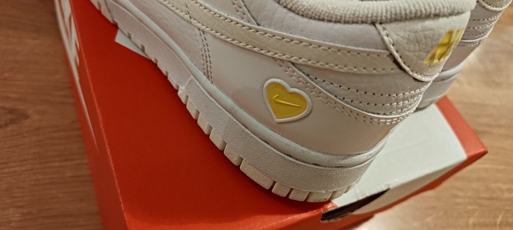 Dunk Low białe valentines White/Sail/Opti Yellow