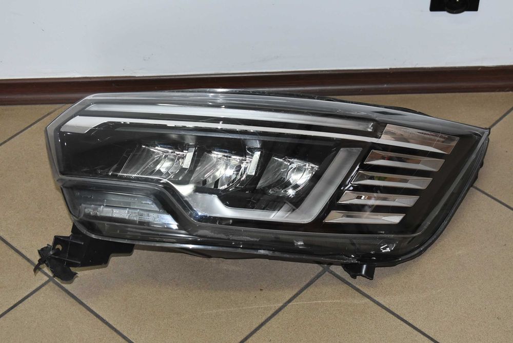 Renault Trafic III lift IV 2021- lampa lewa przednia LED 260601  790R