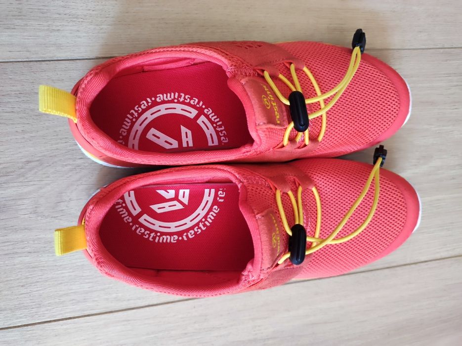 Нові кросівки Restime, ультралегкі