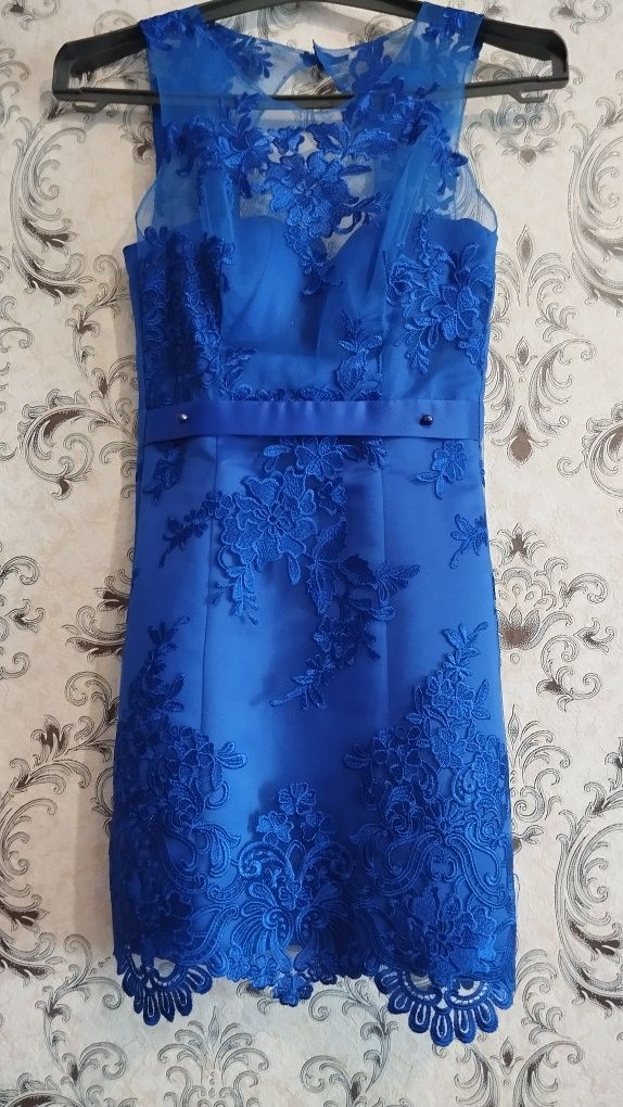 Продається випускна сукня синього кольору