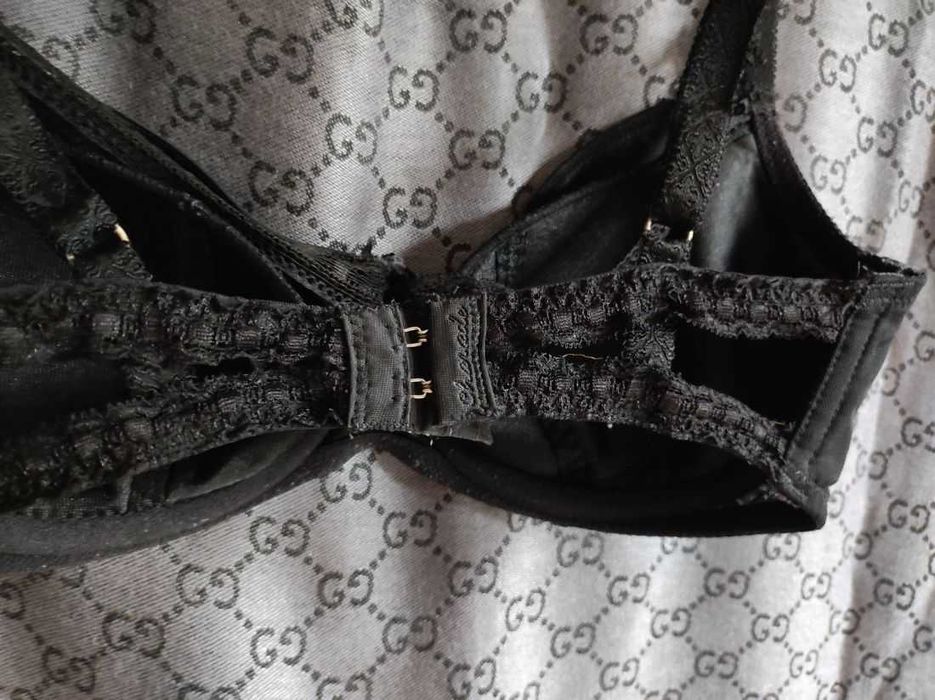 biustonosz stanik zmysłowy zniewalający sexowny odkryty