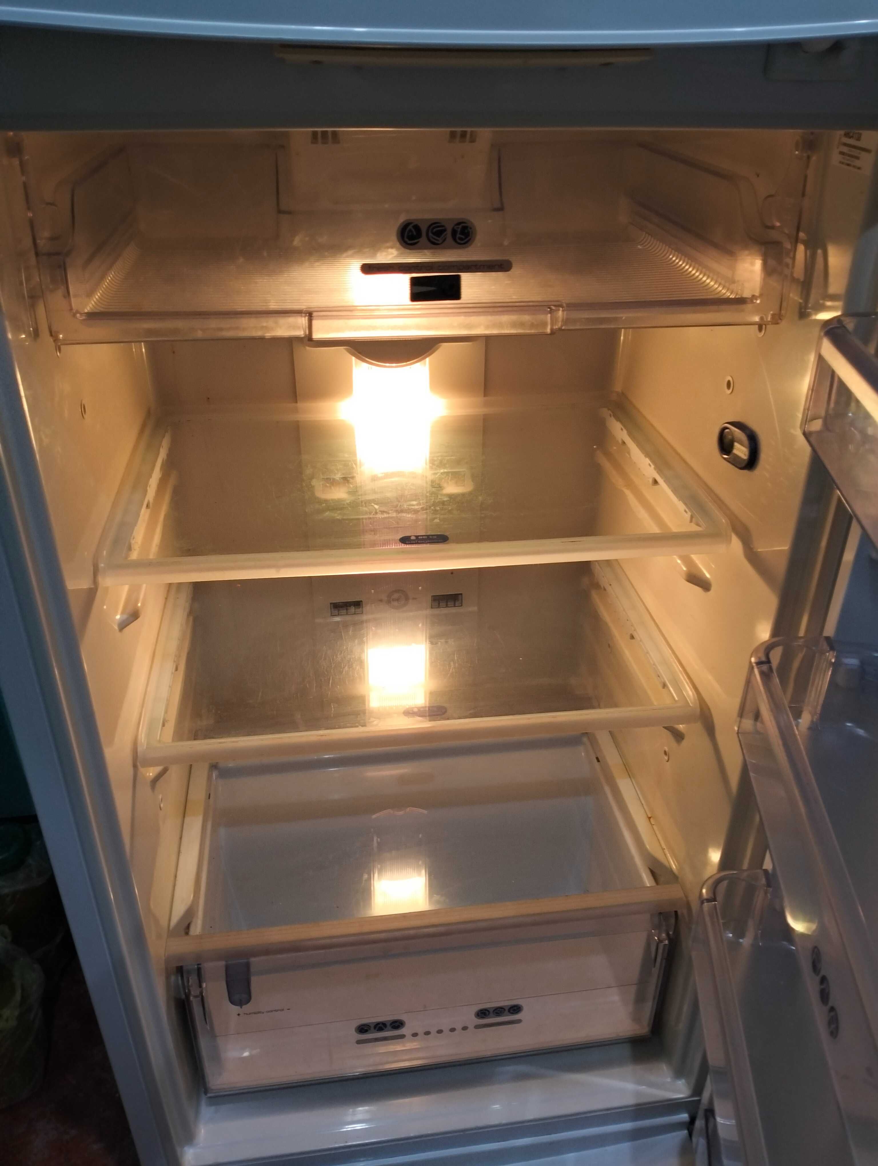 Холодильник Whirlpool ARC 4138