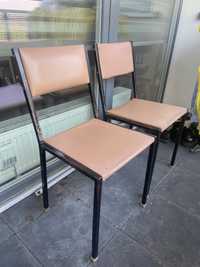 Dwa krzesła metalowe