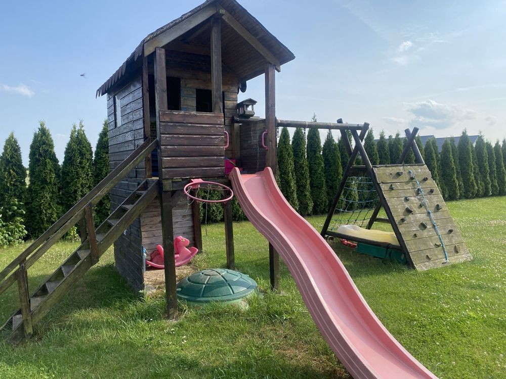 Domek dla dziecka sciana spinaczkowa hustawka