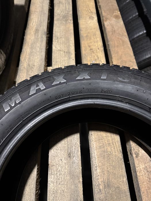 Шини зимні Б/У 205/60R16 Maxxis ArcticTrekker