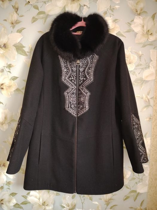 Пальто кашемир осень зима с натуральним мехом песца и вышивкой 50-52р