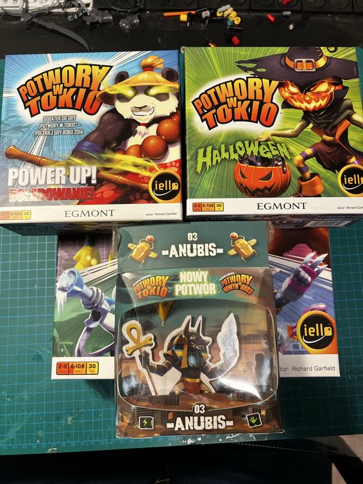 Gra planszowa Potwory w Tokio plus 3 dodatki.