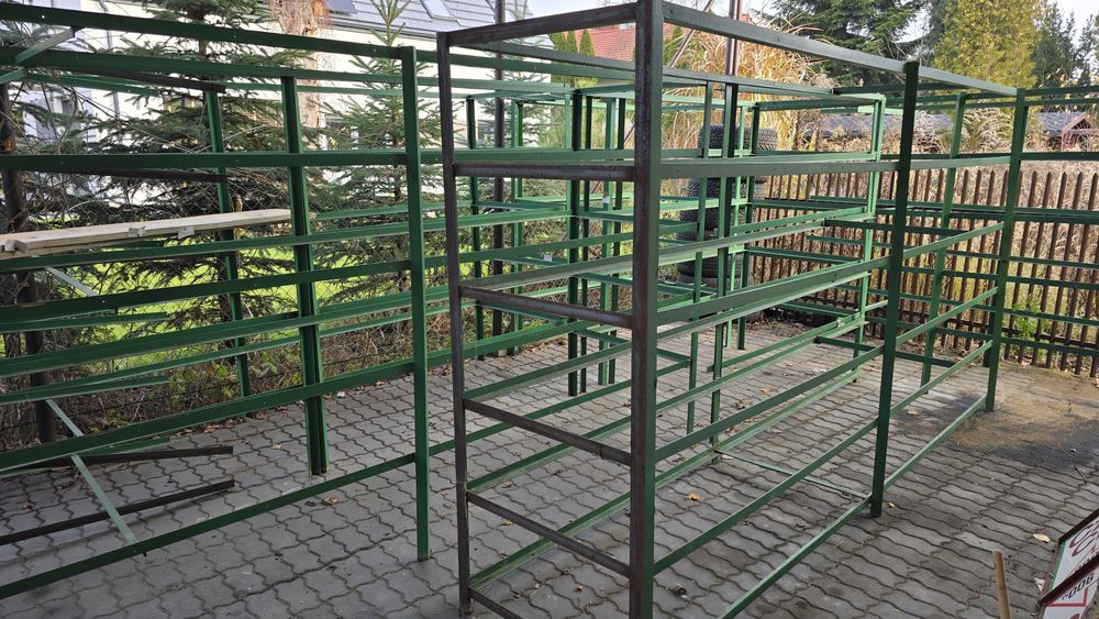 Regały metalowe bez półek
