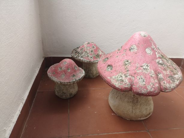 Cogumelos em pedra decoração jardim