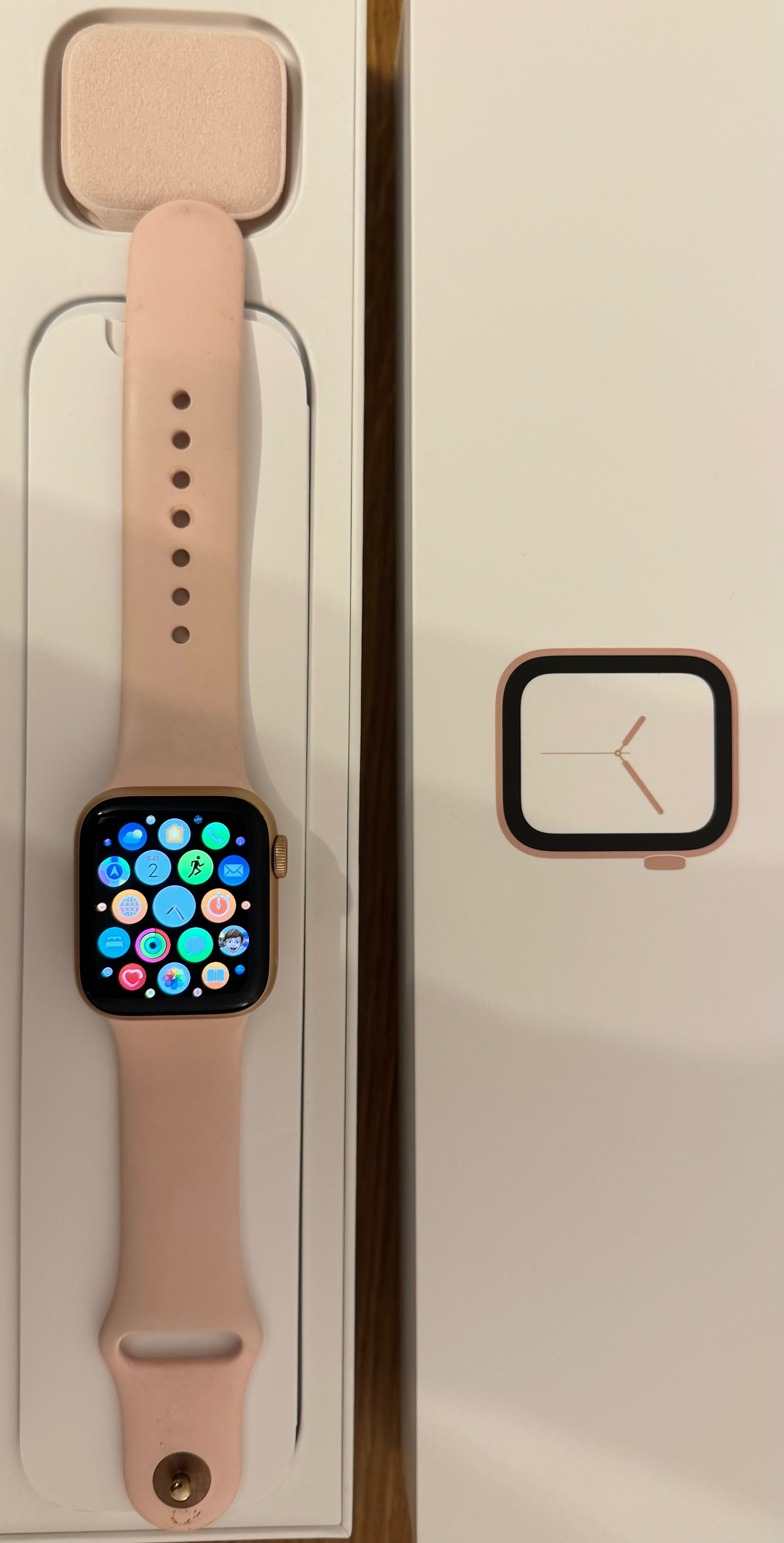 Apple Watch Series 4 Gold Case + Pink Sand Sport Brand