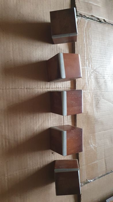 Drewniane nóżki nogi do szafy / regału / łóżka M8 wymiar:  5,5x5,5x6