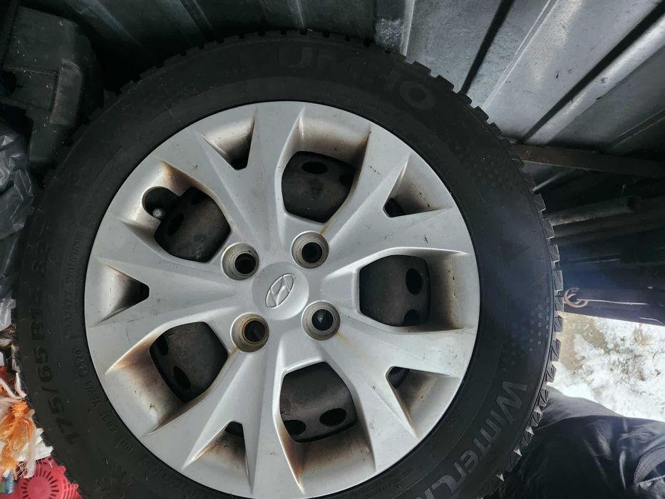 Felgi opony zimowe kołpaki Hyundai i10, Kia, Yaris 175/65/R14 4x100