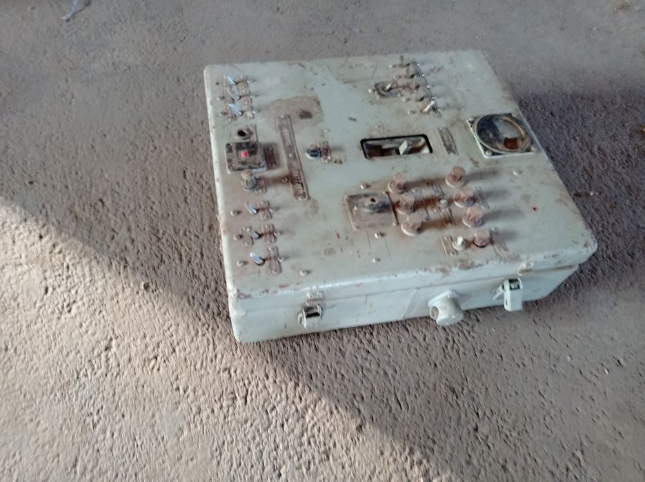 Щиток електричний бувший у використані.