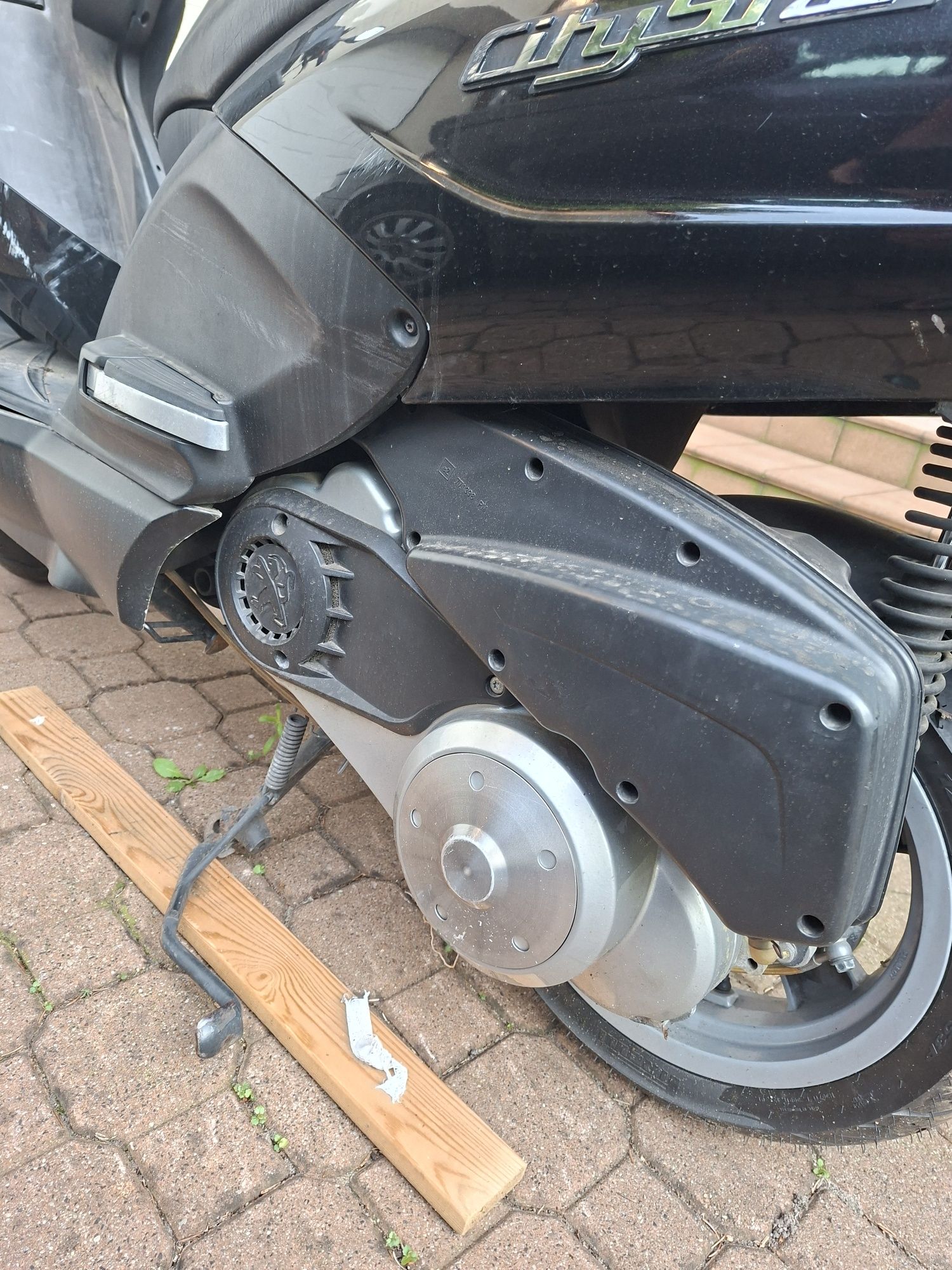 Sprzedam uszkodzony peugot sitistar 200
