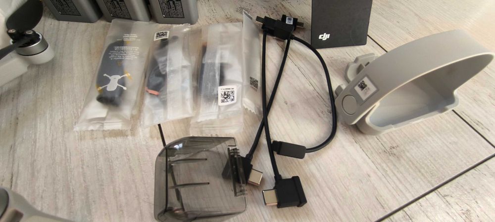 Dron DJI Mini 2SE Fly More Combo