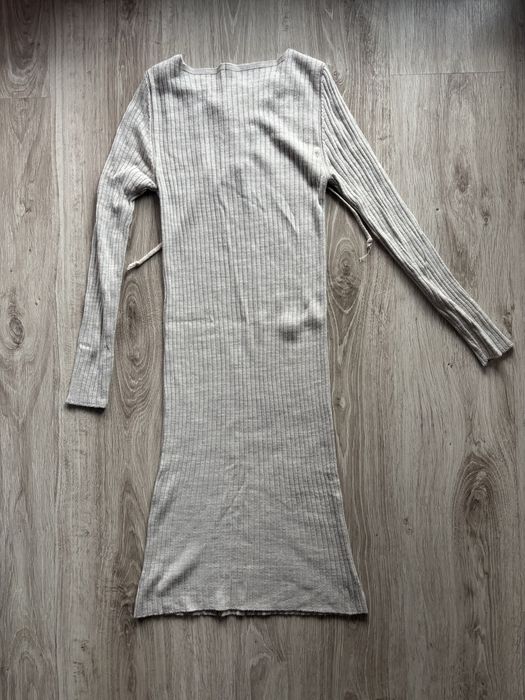 Sukienka sweterkowa bezowa