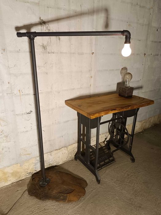 Candeeiro de pé vintage industrial novo