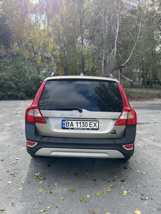 Volvo XC70 — надійний повнопривідний універсал у чудовому стані