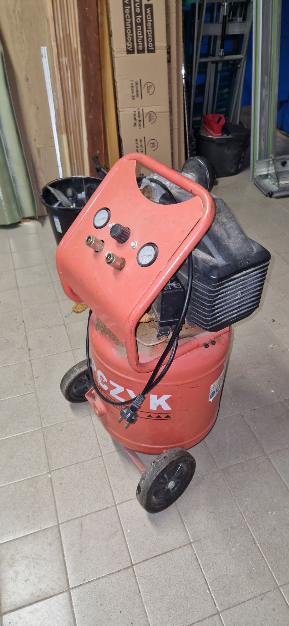 Kompresor tłokowy 40l pionowy