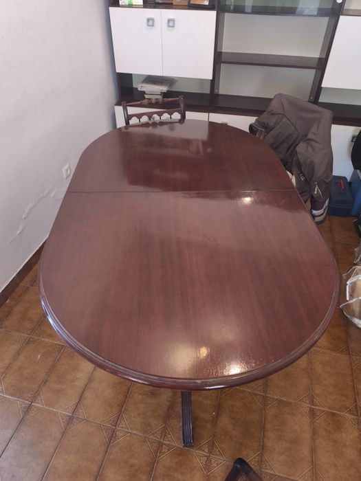 Mesa e 4 cadeiras com almofadas