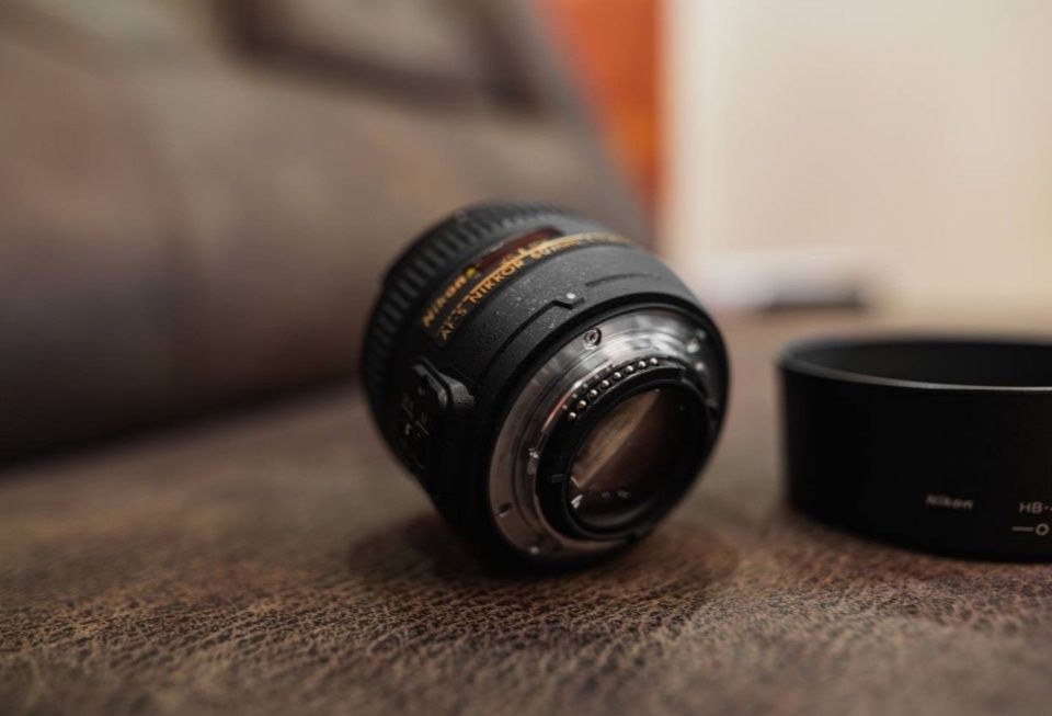 Nikon 50mm f/1.4 объектив для  никон , как новый