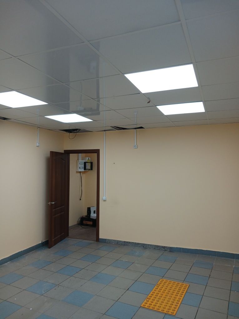 Здам в оренду комерційне приміщення по пр. Соборності 42а.