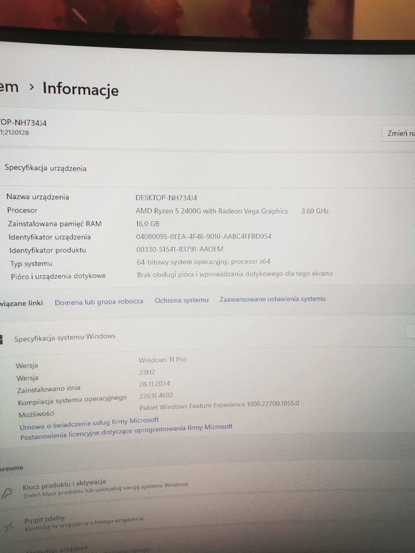 Zestaw komputerowy, komputer AMD Ryzen 5, monitor AOC, klawiatura i