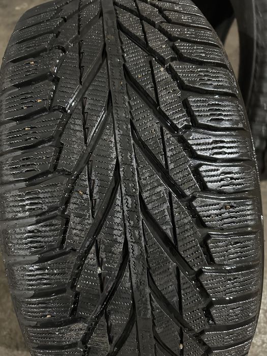 Резина зимова Нокіан 265 50 20