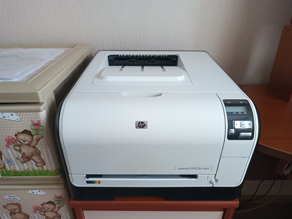 Принтер HP Color LaserJet  CP1525N