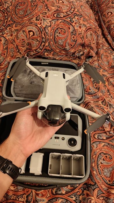Drone DJI Mini 3 Pro + DJI RC + 3 pilhas + bolsa