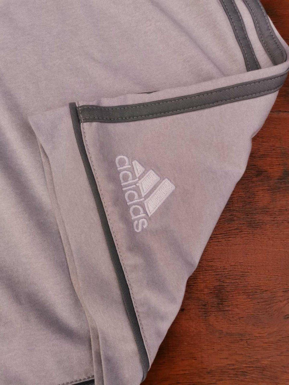 Сірі спортивні шорти Adidas (casual,drill,y2k)