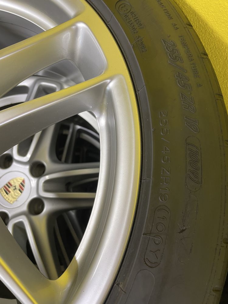 Jantes Originais Porsche 19” + Pneus Michelin 255/45 ZR19