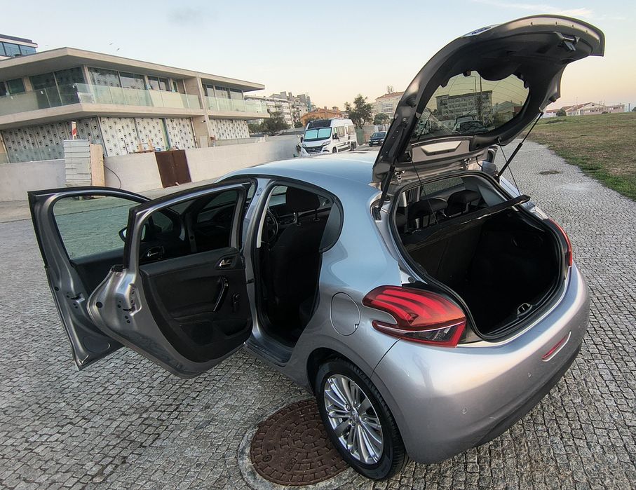 Peugeot 208 1.2 signature JAN2019 gasolina  63536km