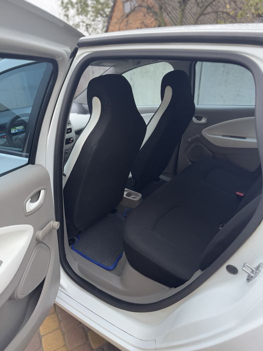 Renault Zoe 2015Piк 22квт запас 140км